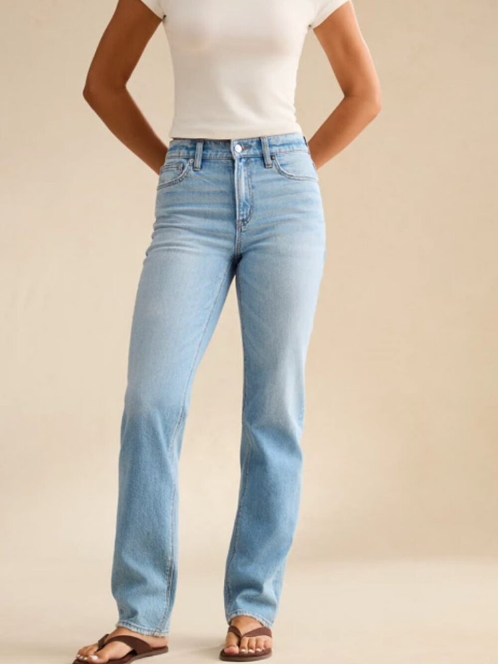 American Eagle Super High-Waisted Straight Jeans Light Wash Size 8 & 10